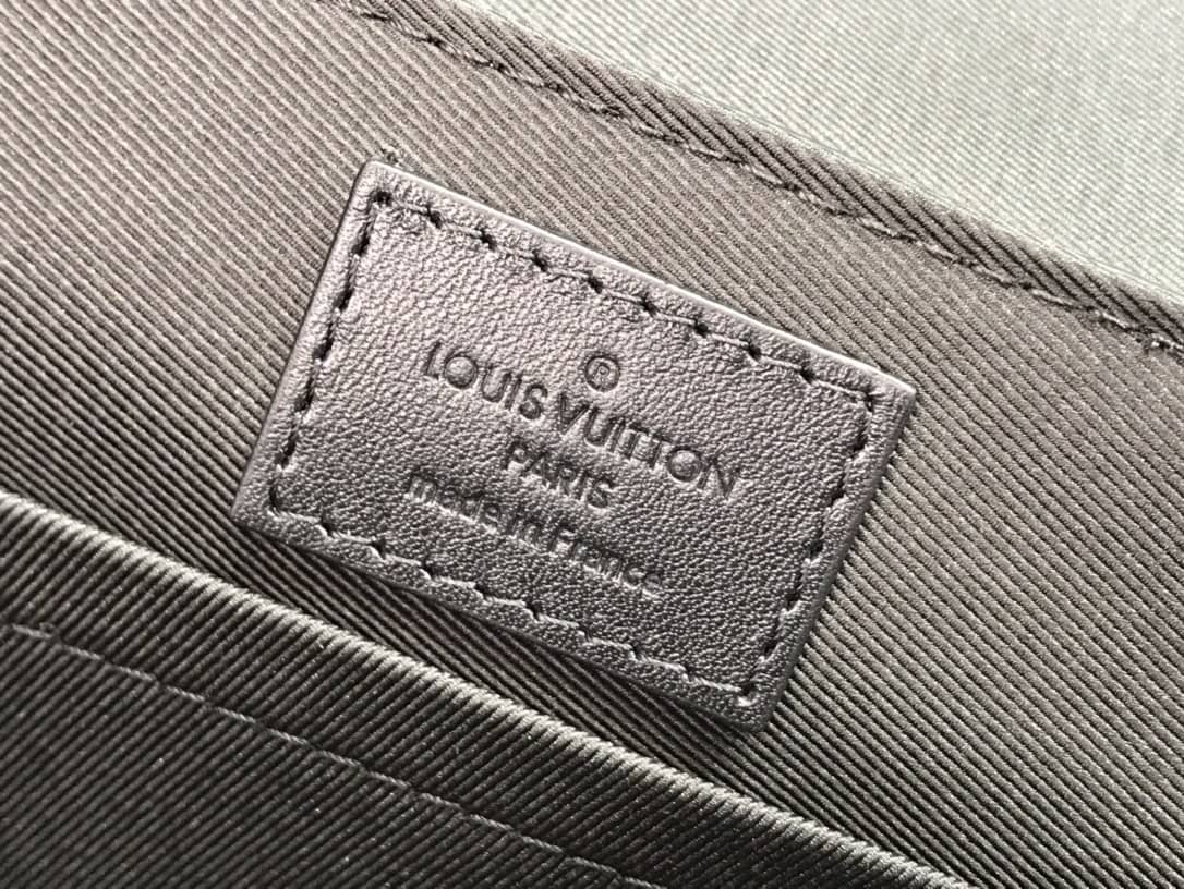 L0vis Vvtt0n Taurillon Monogram Leather Trunk Messenger Bag Replica M57726