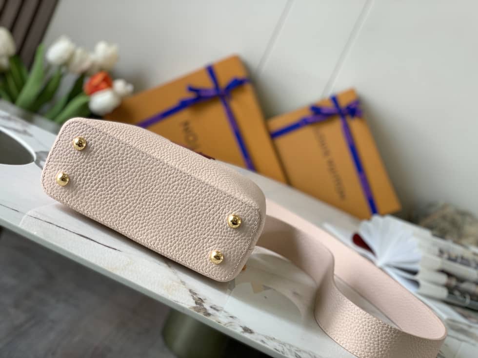 L0vis Vvtt0n Capucines Mini M59253 Replica Crossbody Bag