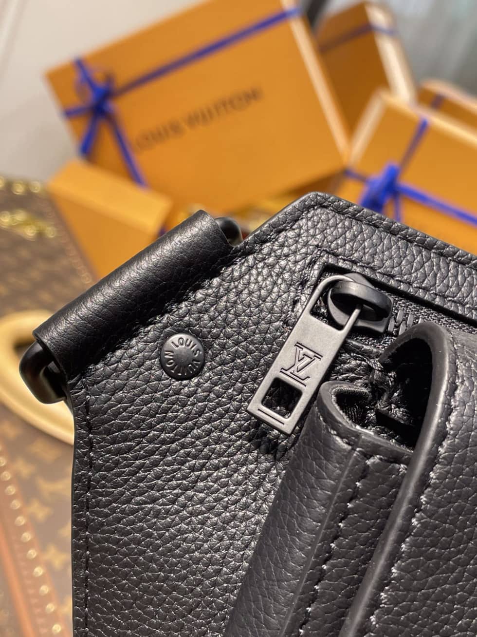 L0vis Vvtt0n Aerogram Slingbag M57081 Replica Shoulder Bag