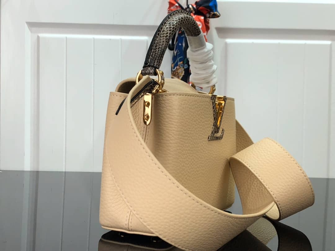 L0vis Vvtt0n Capucines MM Taurillon Leather Tote M94227