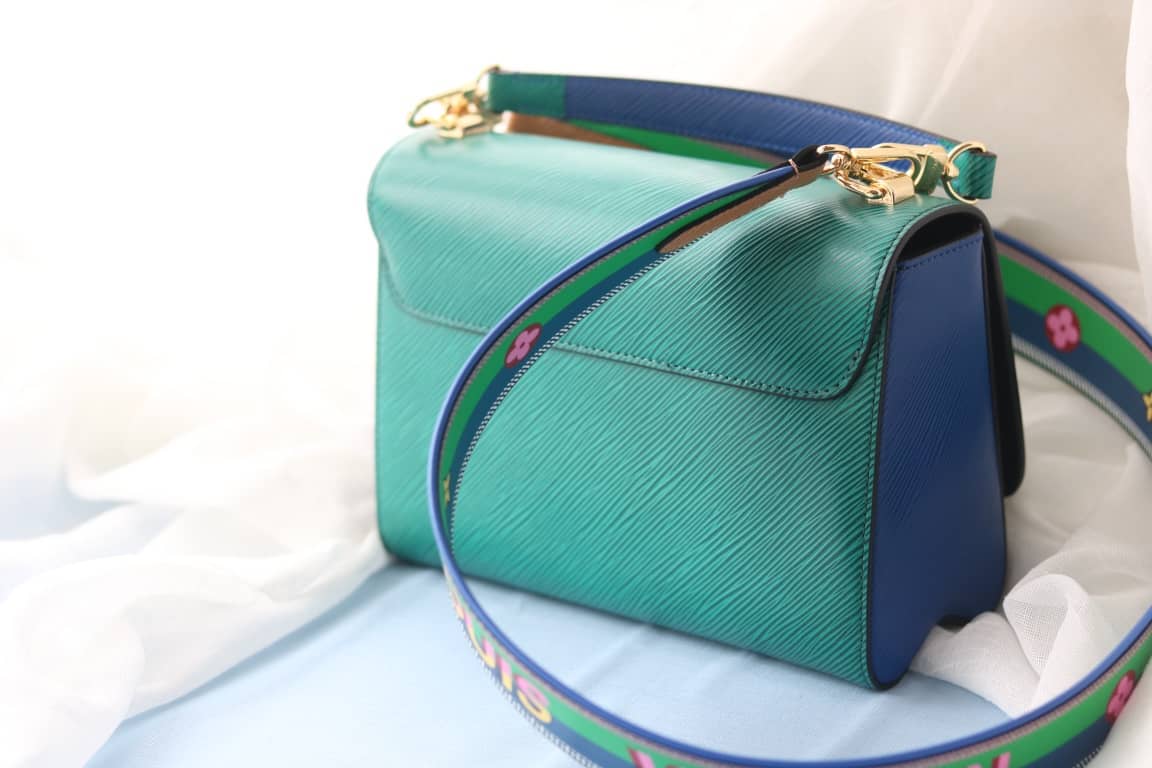 L0vis Vvtt0n Textured Epi Leather Twist Series Bag Green