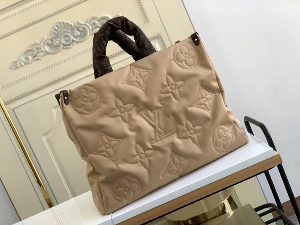 L0vis Vvtt0n Onthego GM Nylon Monogram Pilow Giant Beige M59007 Replica Tote