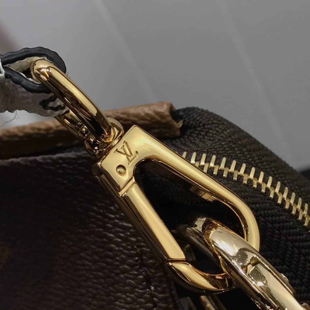 L0vis Vvtt0n Toiletry Monogram Canvas Pouch Yellow Replica M47542