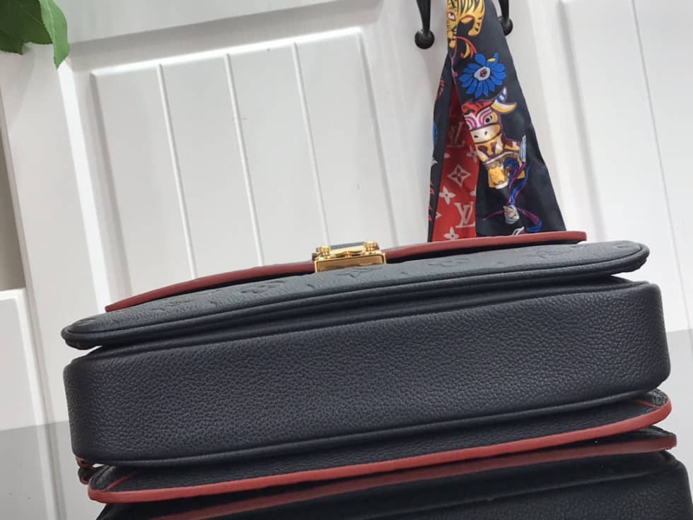 L0vis Vvtt0n Pochette Metis Marine Leather Black M44071 Replica Shoulder Bag