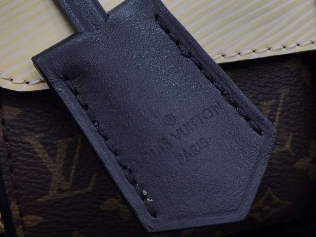 L0vis Vvtt0n Replica Glasses Case Epi Monogram White M43903