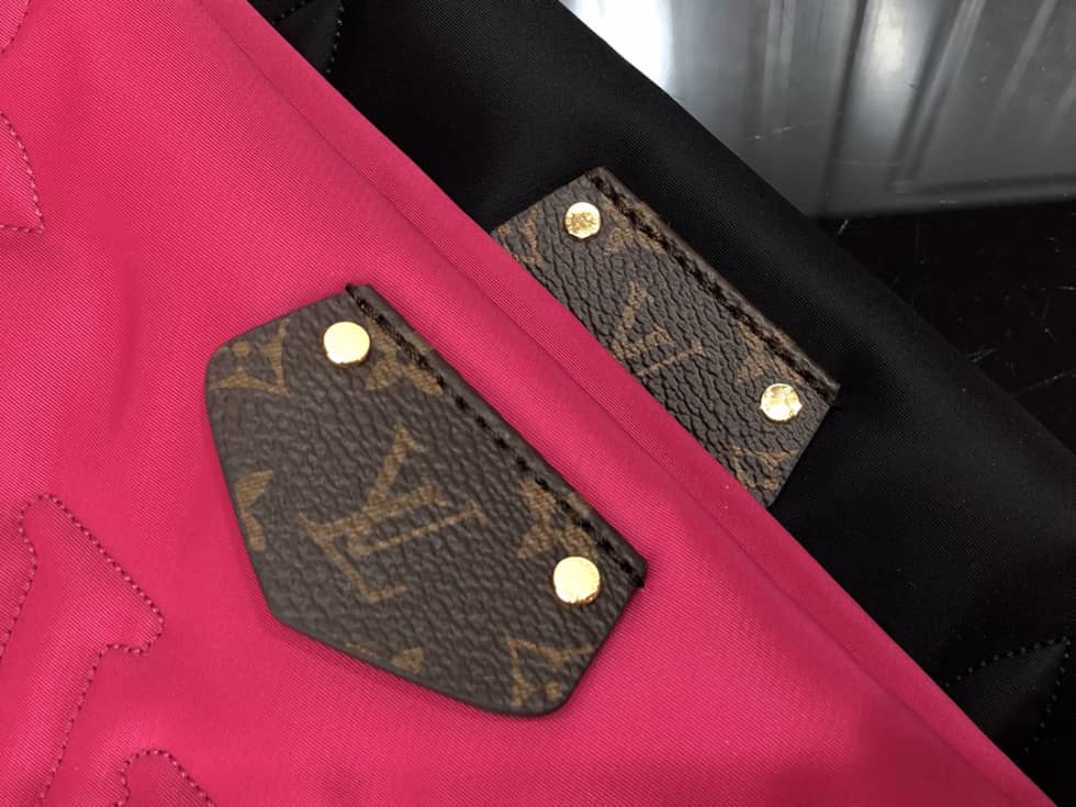 L0vis Vvtt0n Maxi Multi Pochette Accessoires M58977 Replica Shoulder Bag