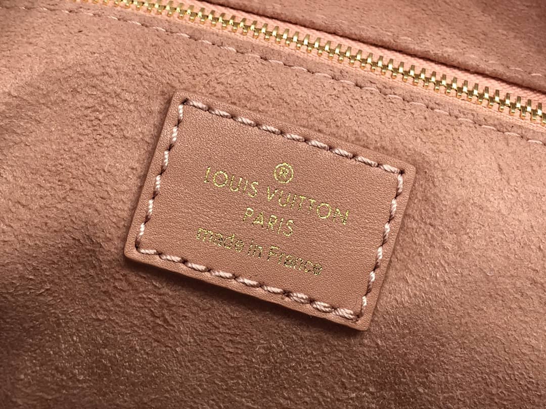 L0vis Vvtt0n Petite Malle Souple Monogram Bag Replica Pink M45571