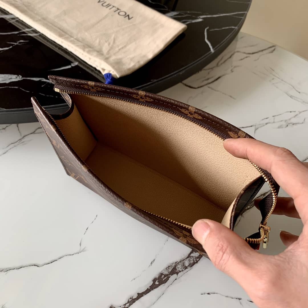 L0vis Vvtt0n Toiletry Pouch Monogram Canvas Replica M47544