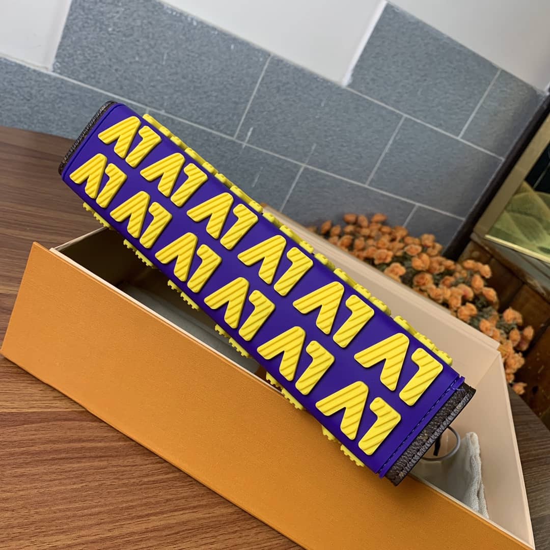 L0vis Vvtt0n Monogram Canvas Replica Pochette Voyage Brown M80792