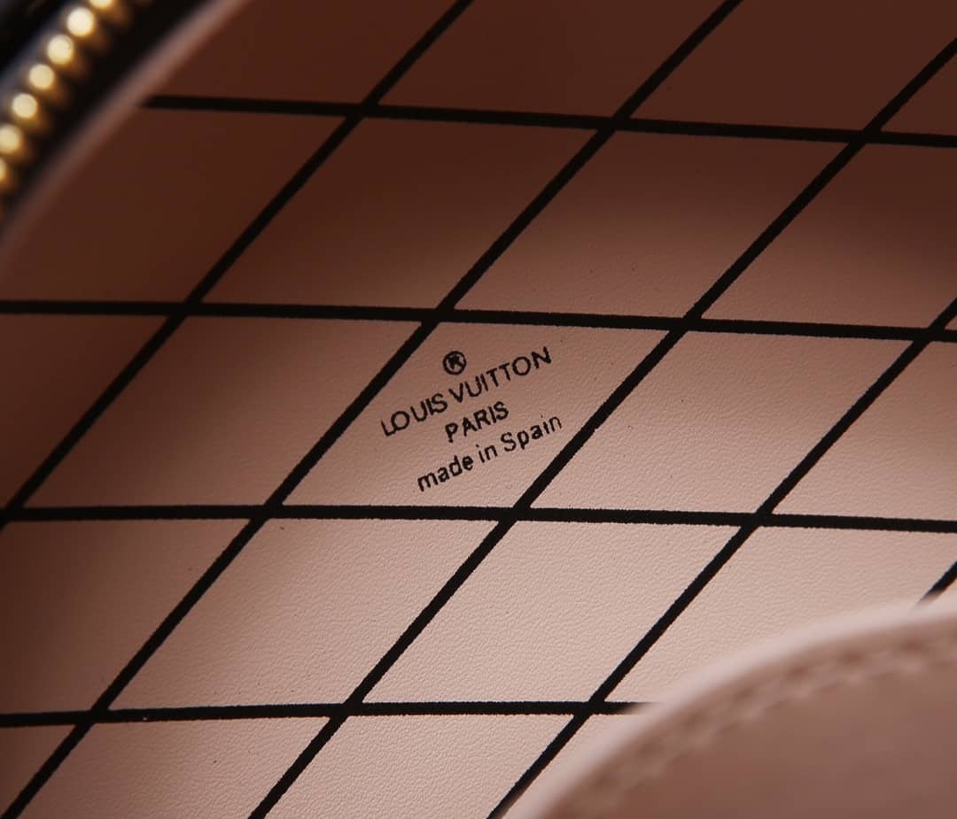 L0vis Vvtt0n Monogram Reverse Mini Boite Chapeau Replica Shoulder Bag Brown M68276