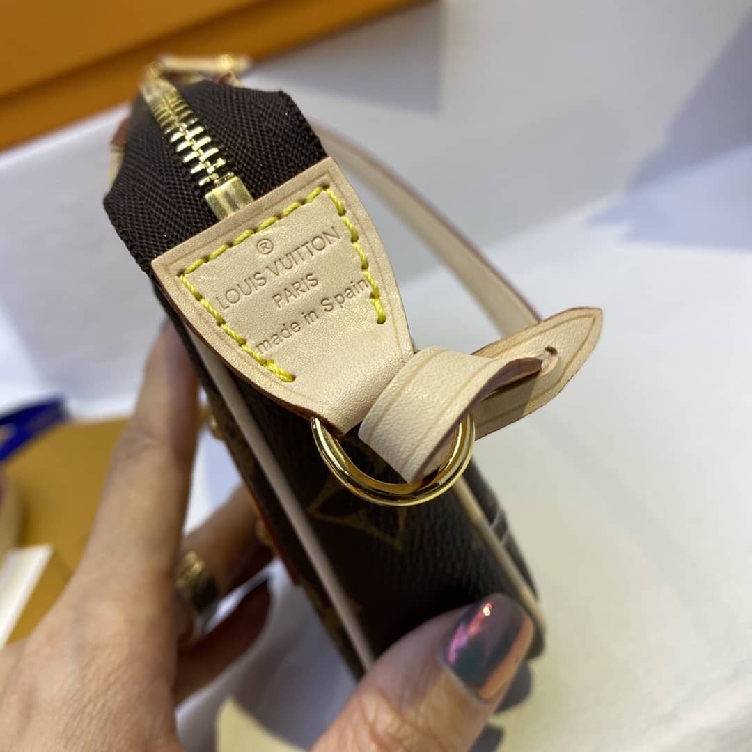 L0vis Vvtt0n Pochette Dupe Monogram Riveting Accessories M51980 Brown