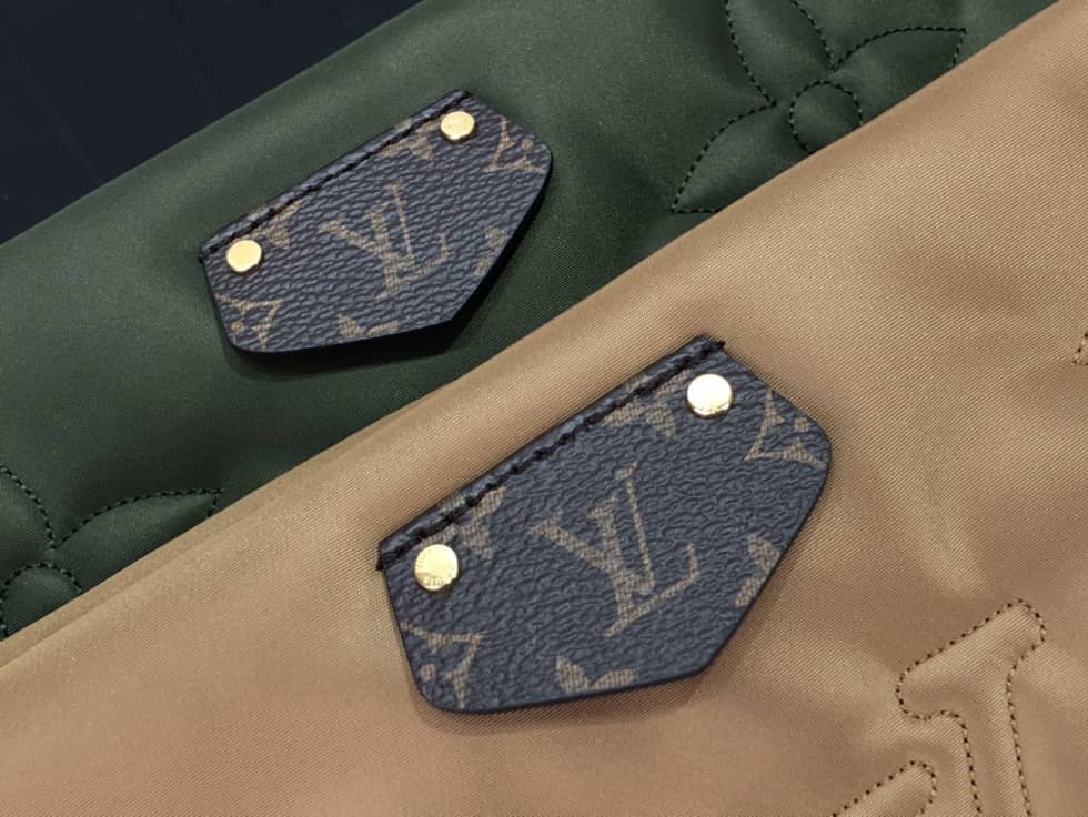 L0vis Vvtt0n Maxi Multi Pochette Accessoires M58977 Replica Shoulder Bag