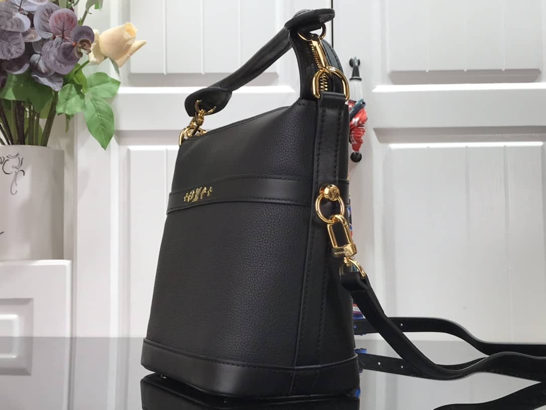 L0vis Vvtt0n Cruiser PM Calfskin Leather Replica Bag Black M57934