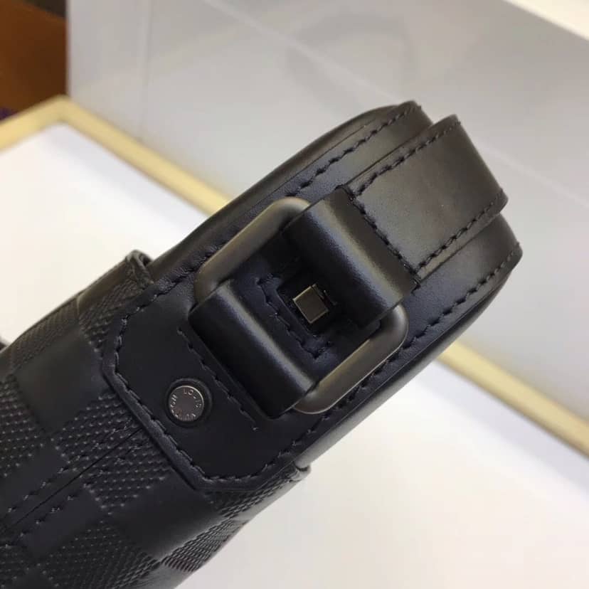 L0vis Vvtt0n District Pochette Replica Shoulder Bag N23355