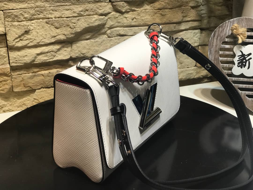 L0vis Vvtt0n Twist MM Bag White M50296 Replica