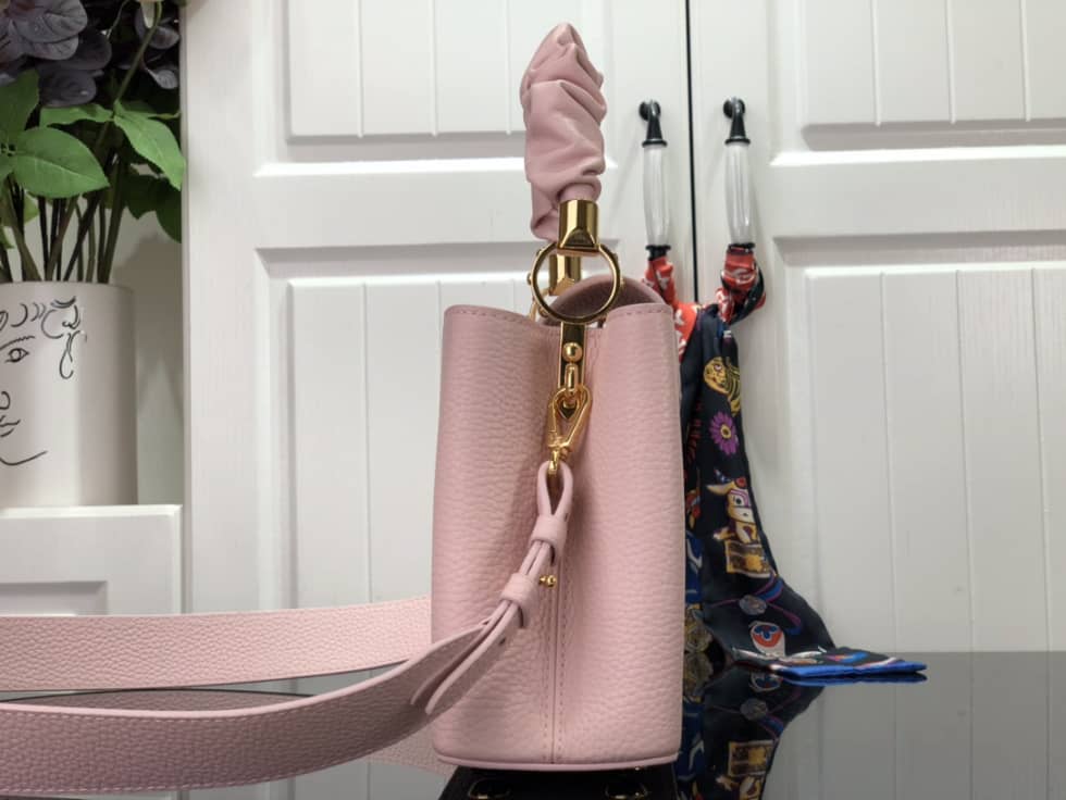 L0vis Vvtt0n Capucines BB Taurillon Leather Bubble Gum Rose M58694 Replica Shoulder Bag