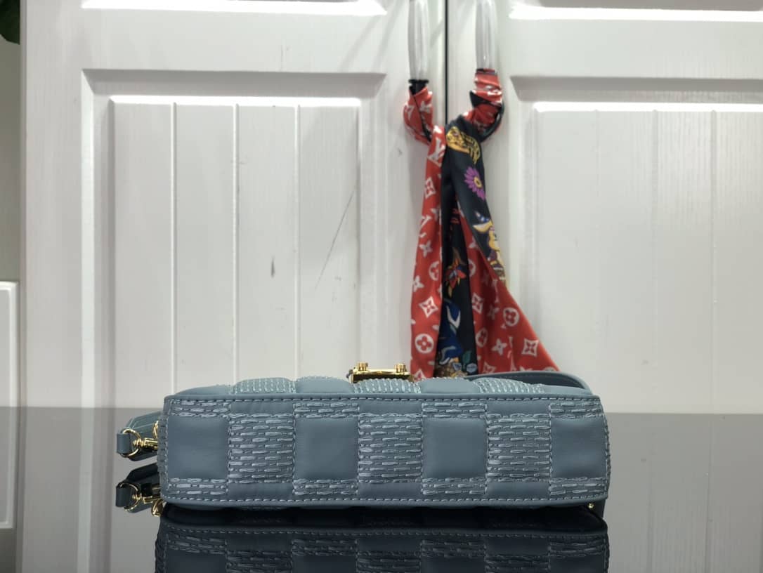 L0vis Vvtt0n Pochette Troca Replica Shoulder Bag Blue M59046