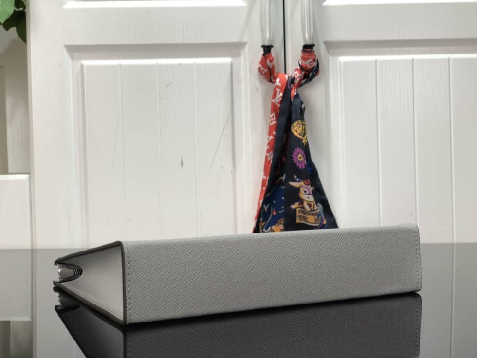 L0vis Vvtt0n Taiga Pochette Voyage Gery M59147 Replica