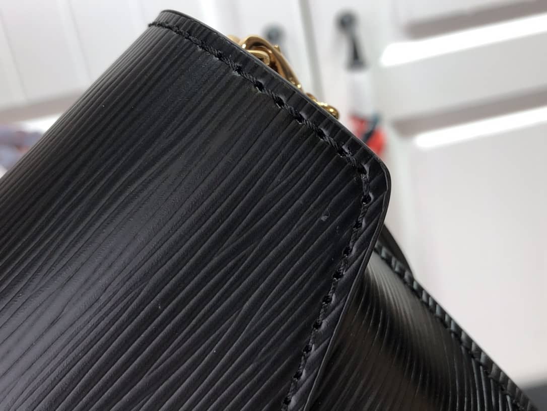 L0vis Vvtt0n Epi Leather Padlock On Strap Replica Bag Black M80819