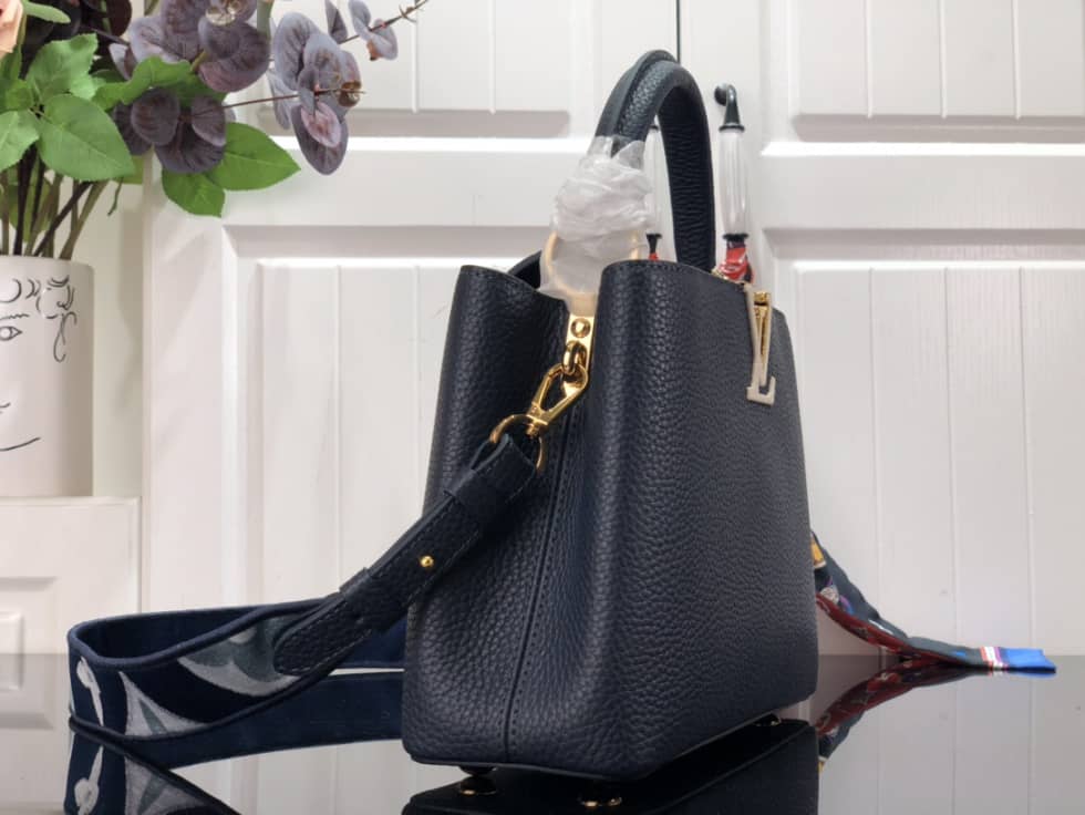 L0vis Vvtt0n Capucines BB Black M59597 Replica Shoulder Bag