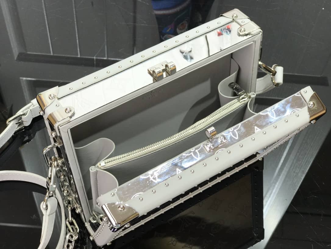 L0vis Vvtt0n Monogram Replica Clutch Box Yellow M20233