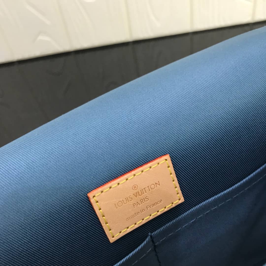 L0vis Vvtt0n Cluny Bb Monogram Canvas Shoulder Bag Replica Blue M42738