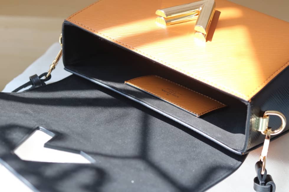 L0vis Vvtt0n Twist Leopard Handle Bag Epi Leather PM M50362 Replica Shoulder Bag