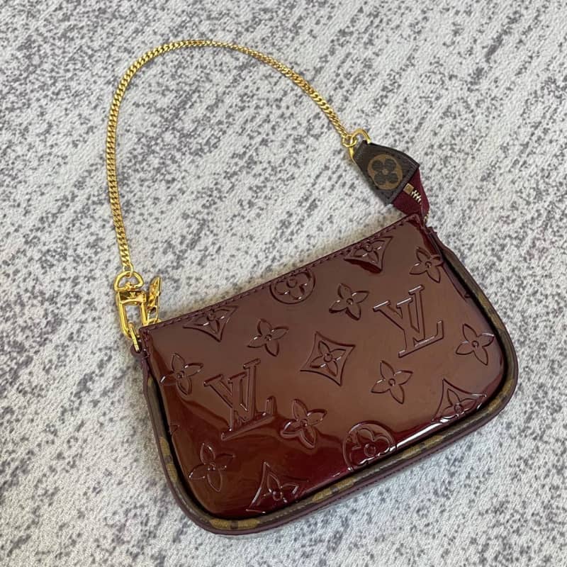 L0vis Vvtt0n Pochette Dupe  Monogram Vernis Accessories Pouch Purple M58009