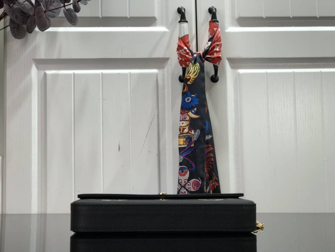 L0vis Vvtt0n Bicolor Monogram Empreinte Replica Pochette Felice Black M69977