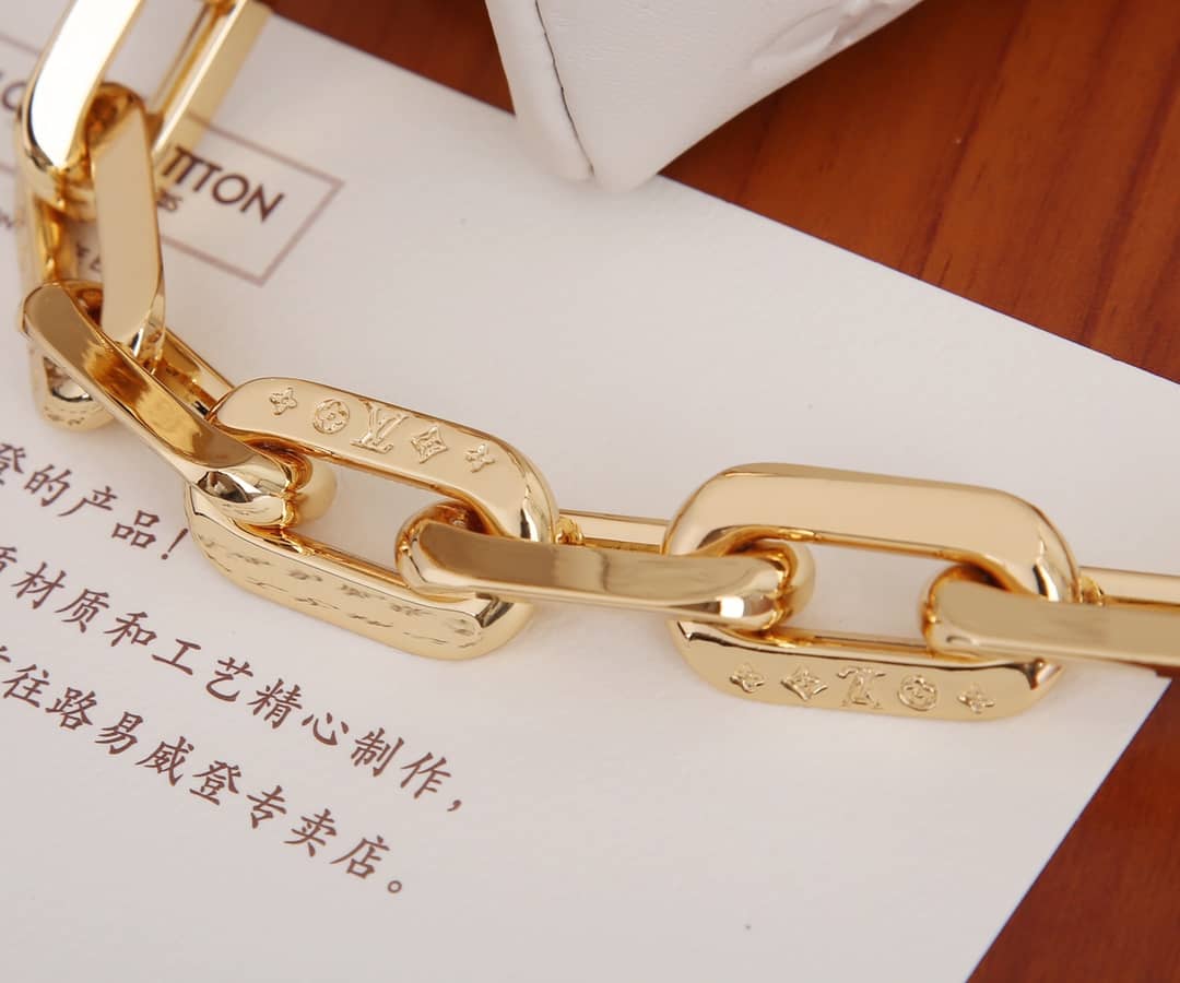 L0vis Vvtt0n Coussin PM Monogram Embossed Replica Crossbody Bag White M57790