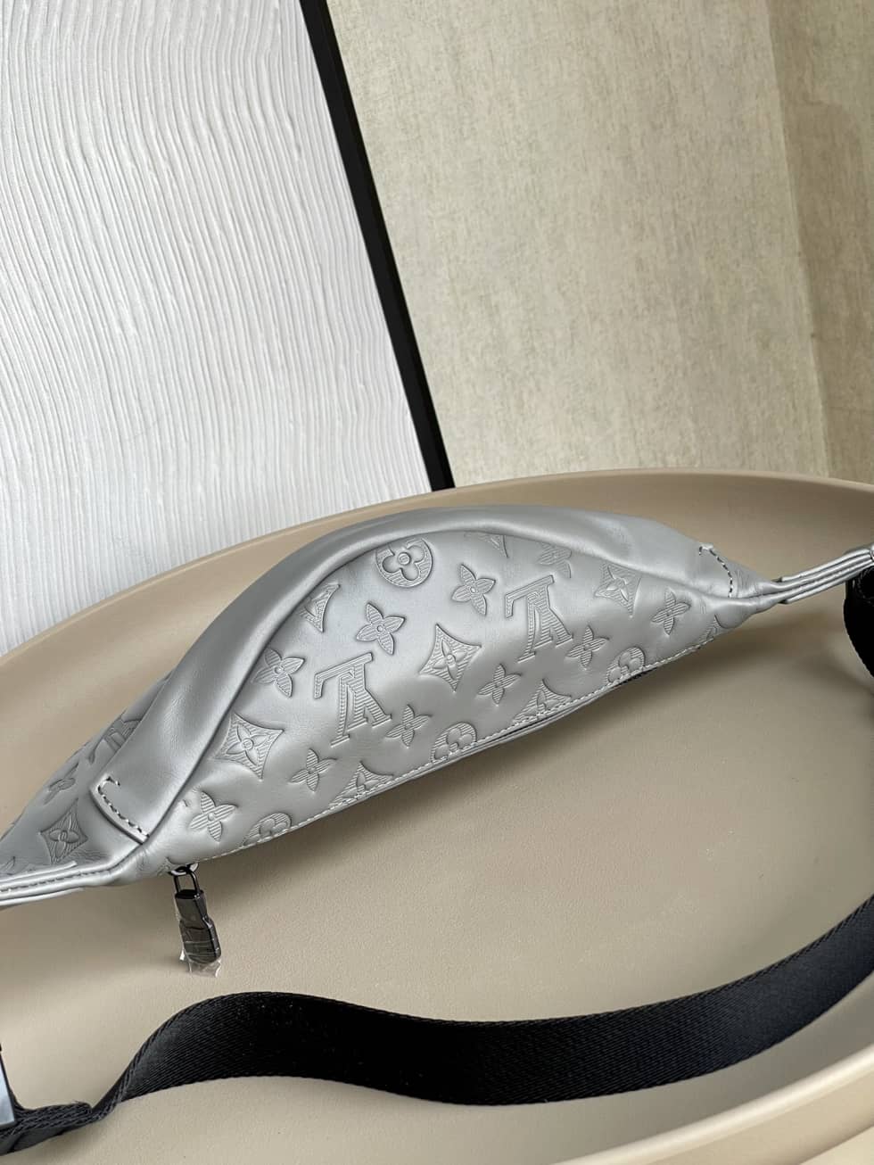 L0vis Vvtt0n Discovery Bumbag Anthracite Gray M46108 Replica Belt Bag