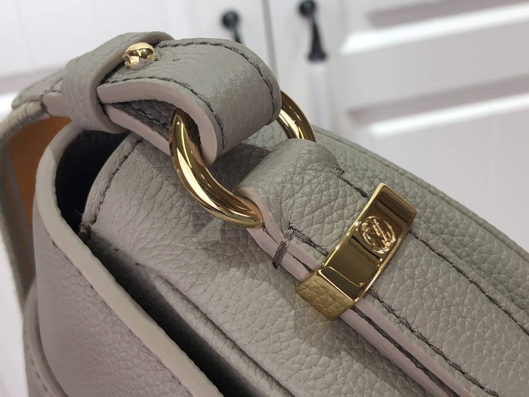 L0vis Vvtt0n Pont 9 Soft PM Replica Bag Apricot M58727