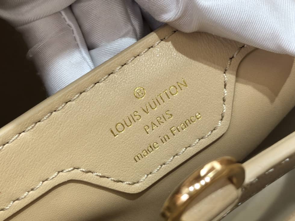 L0vis Vvtt0n Capucines BB Beige M59225 Replica Shoulder Bag