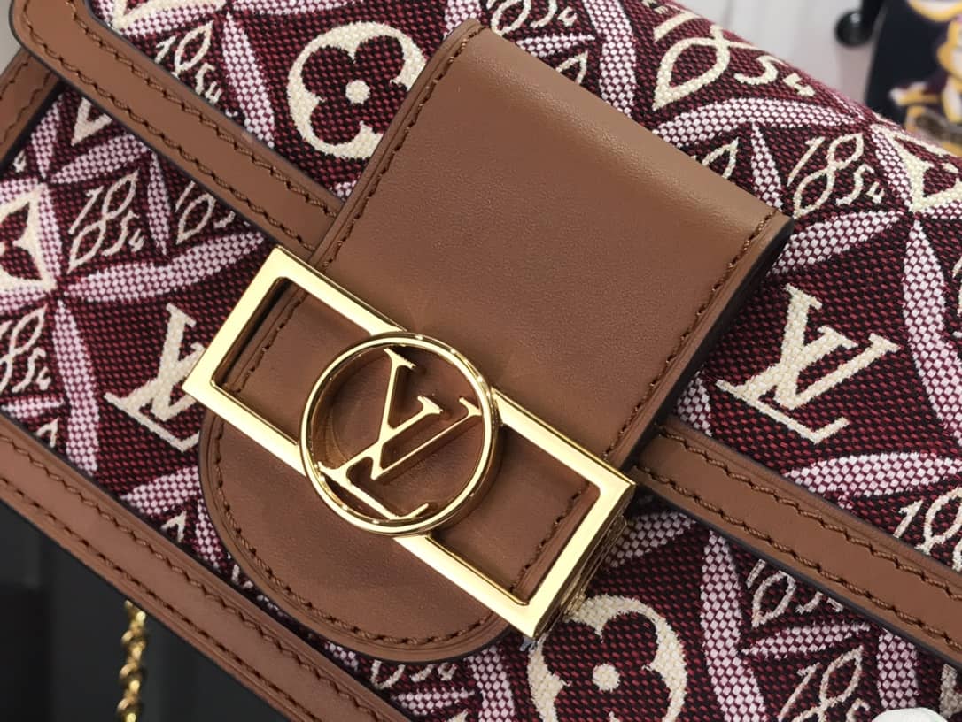 L0vis Vvtt0n Since 1854 Dauphine Chain Replica Wallet Red M69992