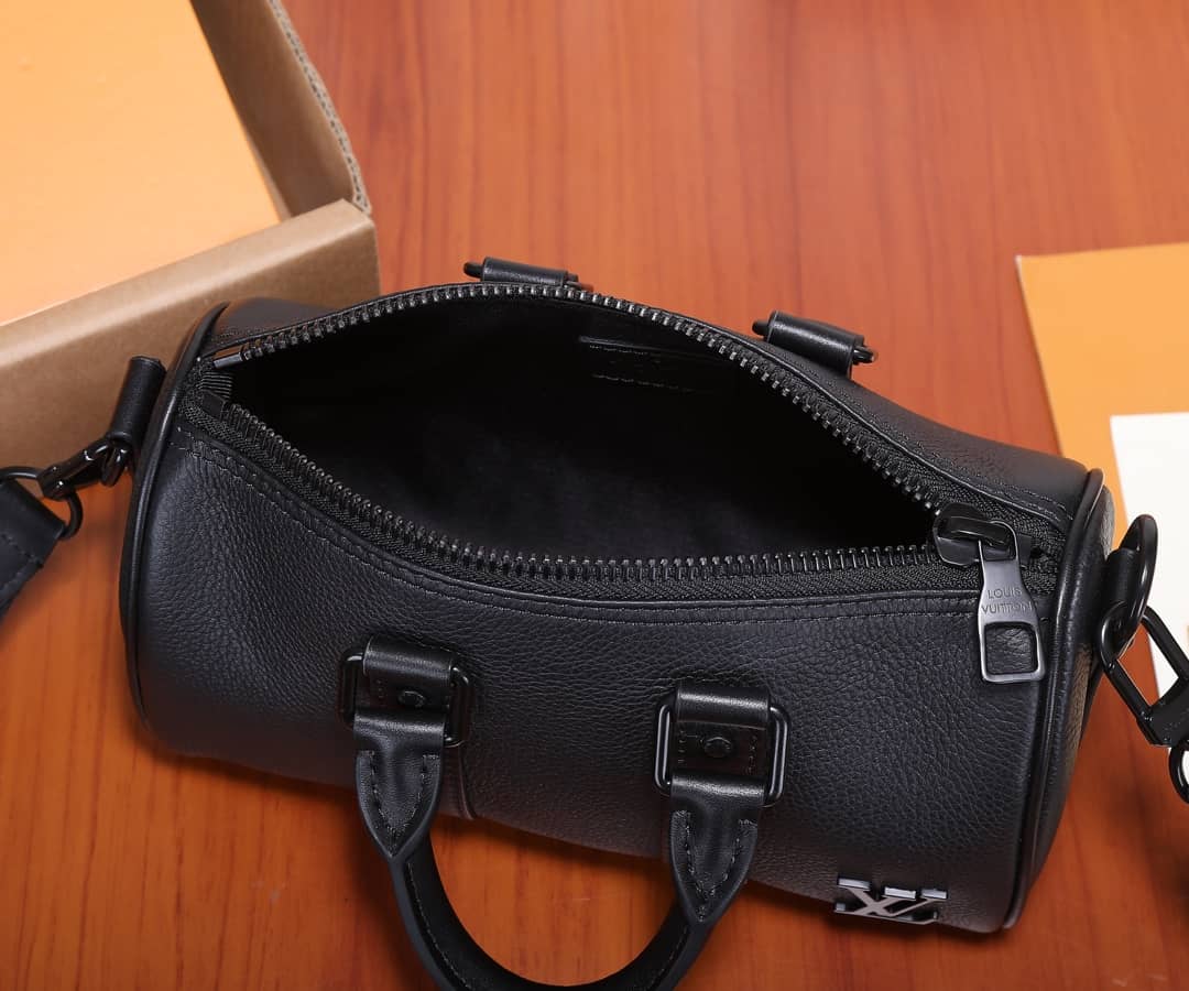 L0vis Vvtt0n Aerogram Keepall XS Noir M80950 Replica Shoulder Bag