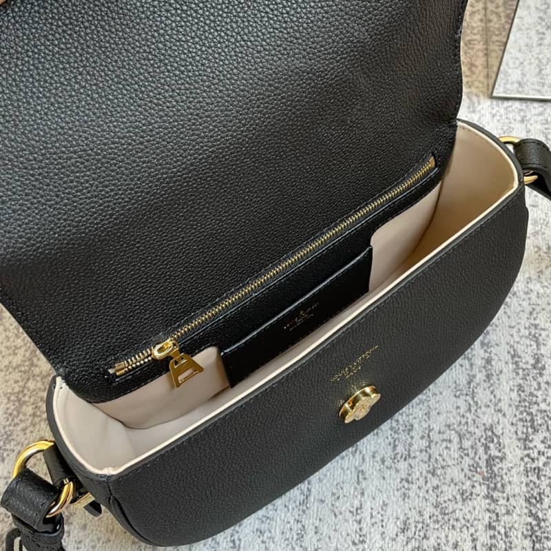 L0vis Vvtt0n Pont 9 Soft MM Grained Calfskin Leather Replica Bag Black M58967