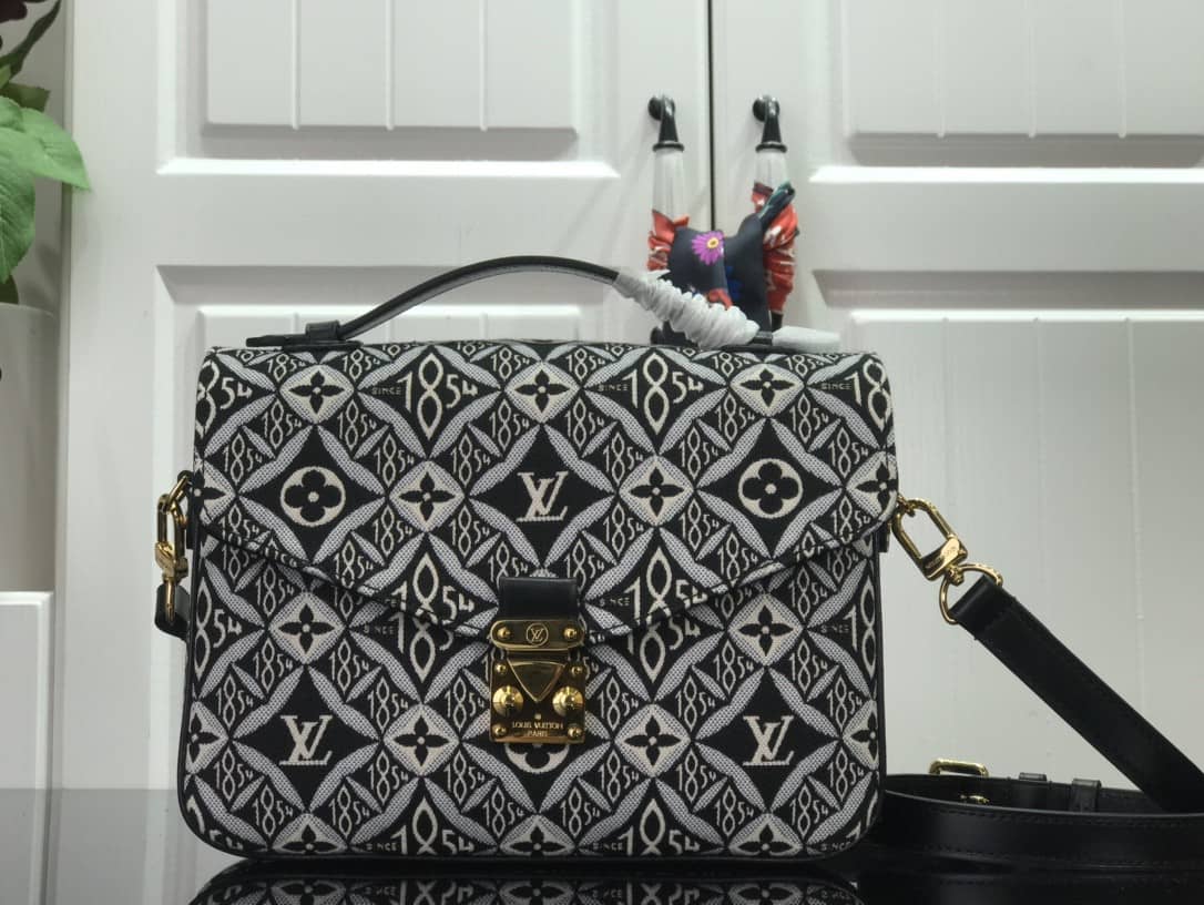 L0vis Vvtt0n Pochette Mestis MM Monogram Canvas Replica Shoulder Bag M57272