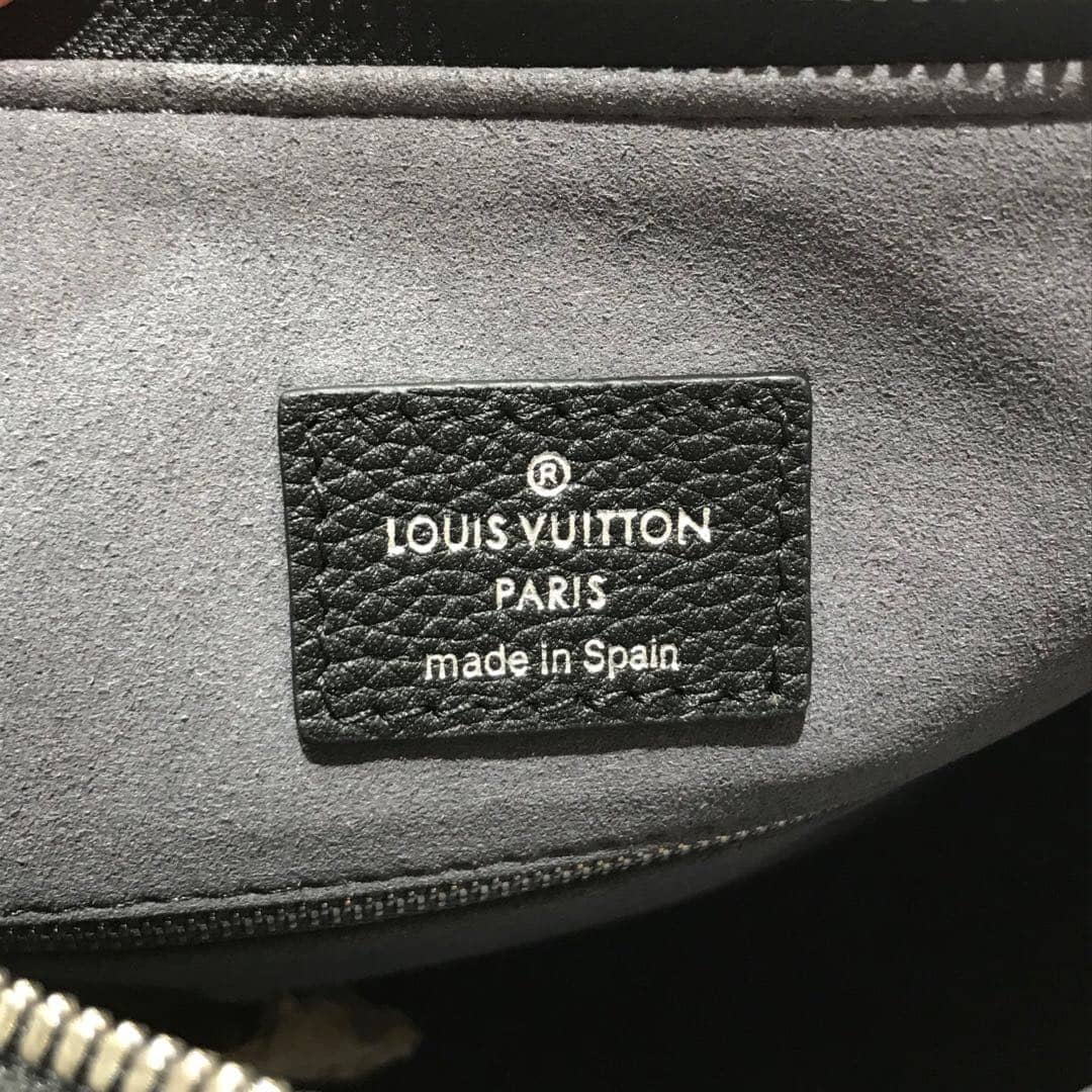 L0vis Vvtt0n Beaubourg Hobo MM Mahina Leather Replica Black M56073