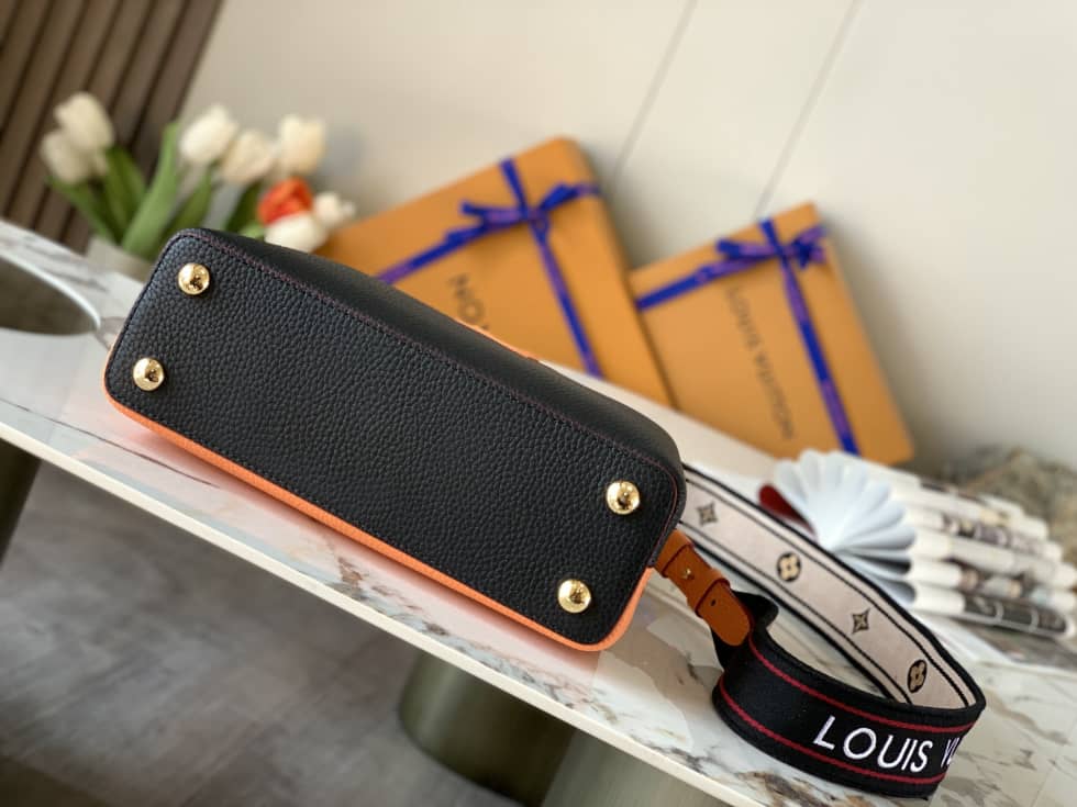 L0vis Vvtt0n Capucines BB Black M58608 Replica Crossbody Bag