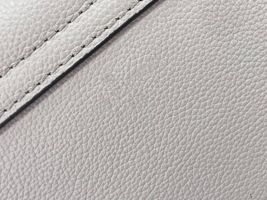 L0vis Vvtt0n Lockme Chain PM Replica Handbag Beige M57073