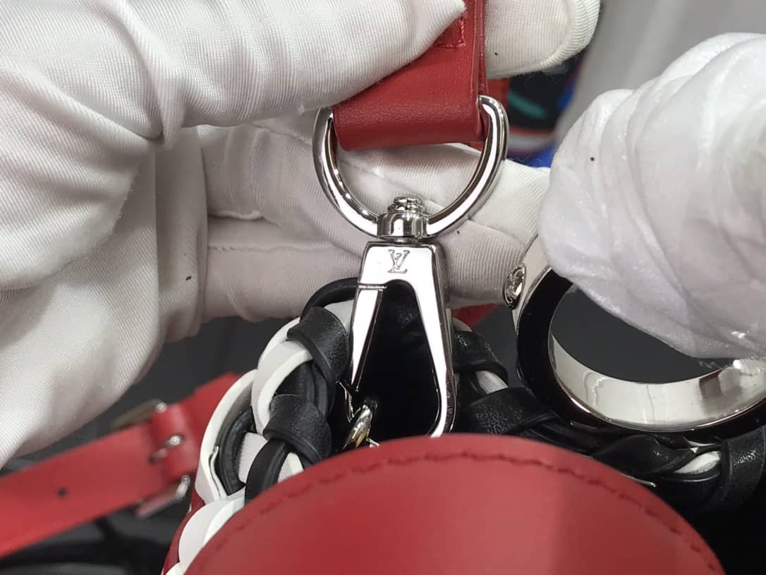 L0vis Vvtt0n Capucines Taurillon Shoulder Bag Replica Red M94519