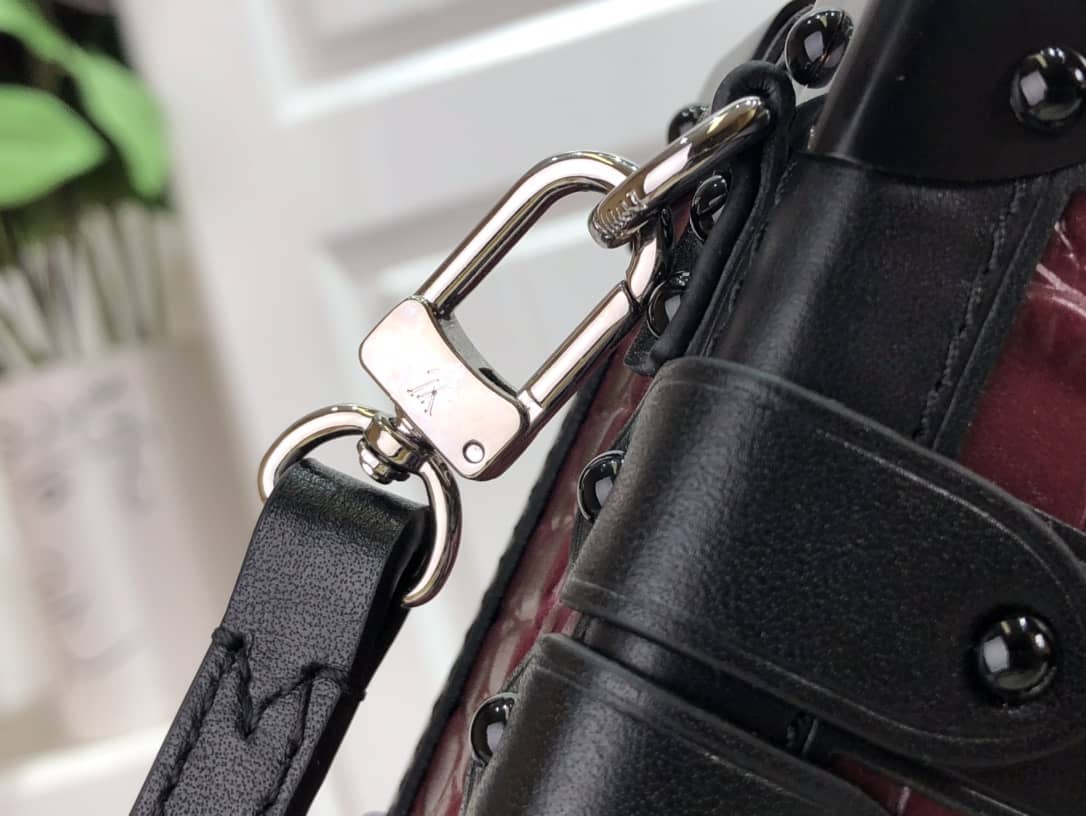 L0vis Vvtt0n Petite Malle Brilliant Alligator Leather Replica Handbag Red N93817