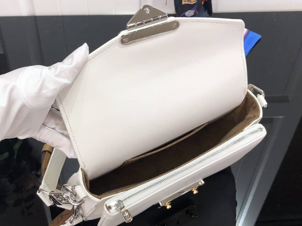 L0vis Vvtt0n Swing Handbag White M20393 Replica Shoulder Bag