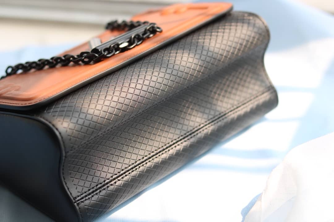 L0vis Vvtt0n Twist Epi Handbag Replica Brown M50320