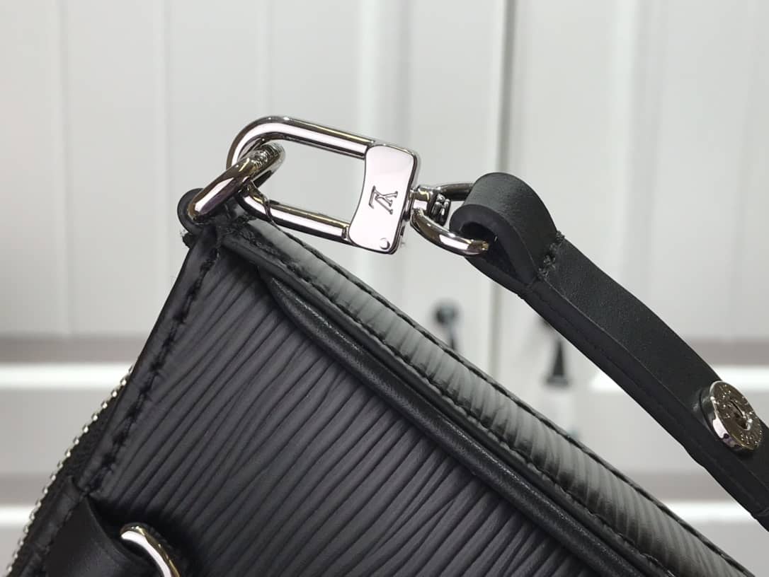 L0vis Vvtt0n Epi Easy Pouch On Strap Replica Bag Black M80471