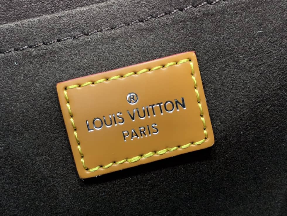 L0vis Vvtt0n Cluny Mini Epi Leather M58928 Replica Shoulder Bag