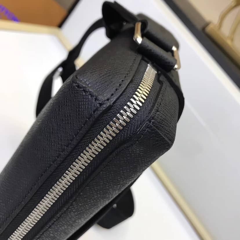 L0vis Vvtt0n Taiga Grigori MM Messenger Bag Replica Black M30206