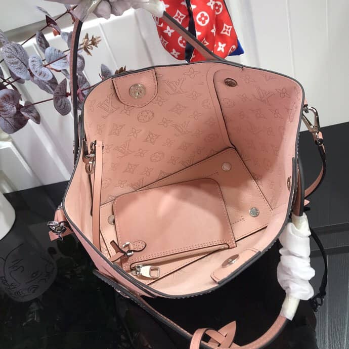 L0vis Vvtt0n Mahina Hina PM Leather Tote Replica Pink M54353