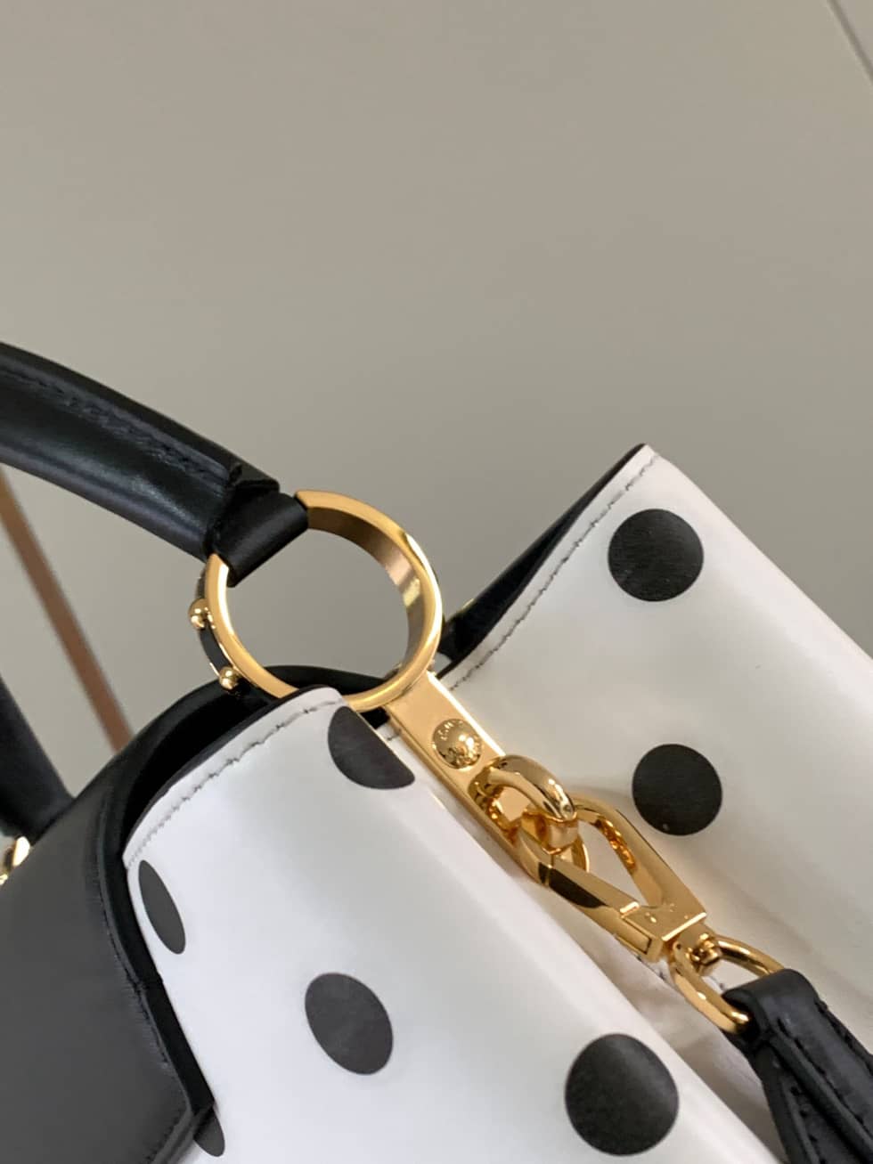 L0vis Vvtt0n Capucines BB Bag M20373 Replica Shoulder Bag