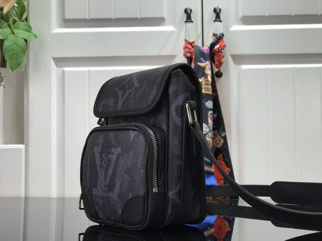 L0vis Vvtt0n Monogram Pastel Noir Canvas Replica Messenger Bag M45650